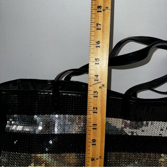 Large Victoria's Secret Tote Duffle Travel  Bag Sequins Gold Pink - Picture 4 of 8